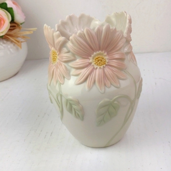 Gerbera Daisy Floral Blossoms Collection Lenox Handcrafted Vase - Picture 3 of 15